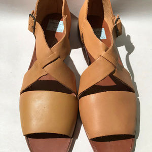 NEW Liz Claiborne Tan Leather Sandals 8 M